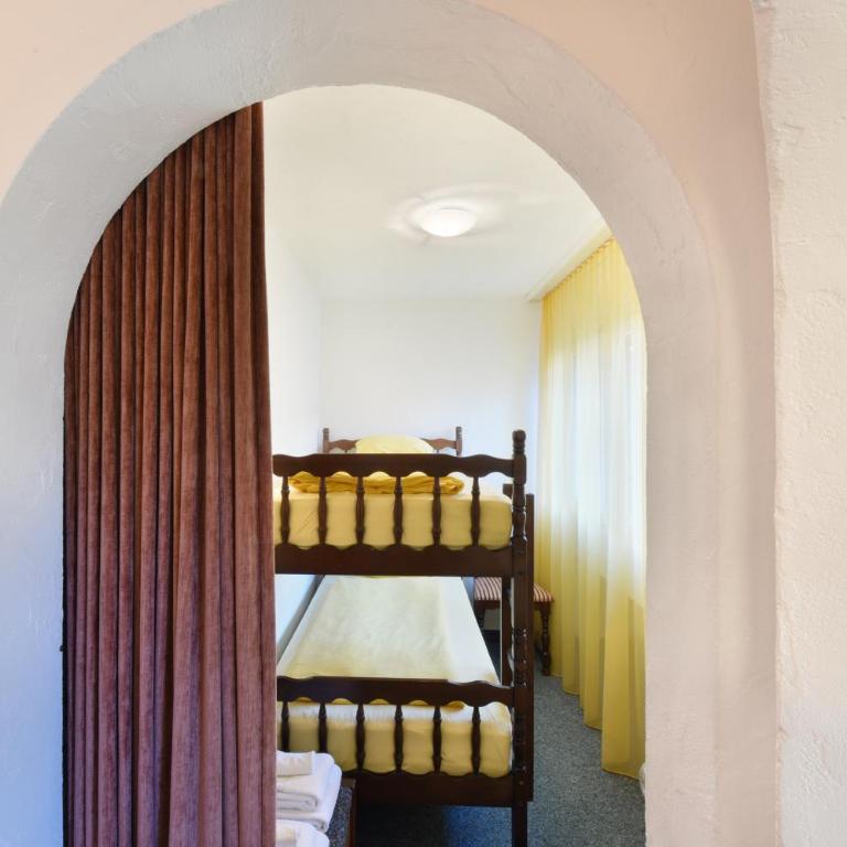 Schlosshotel - Self Check-In Hotel - Superior Familienzimmer - 3