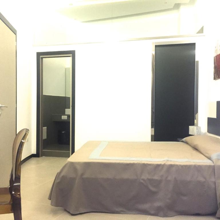 Residenza Santa Lù B&B - Camera Matrimoniale/Doppia con Letti Singoli con Bagno Privato - 2