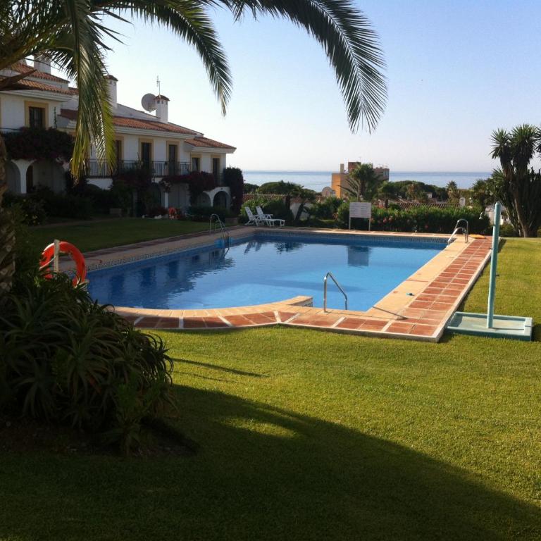 Adosado en residencial - Casa - 9