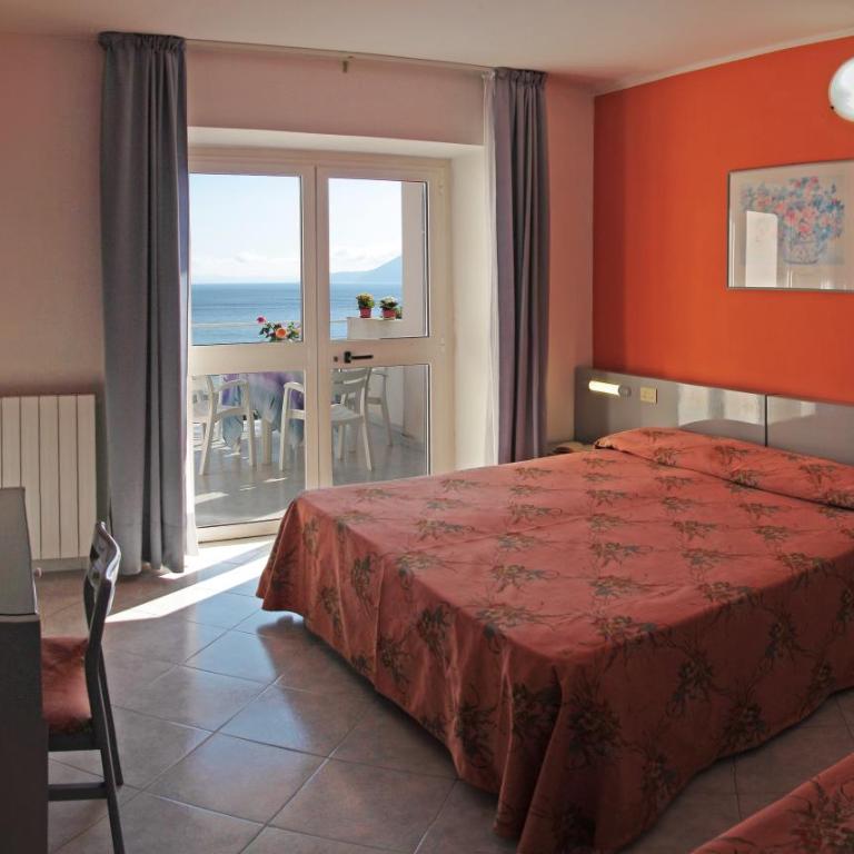 Hotel Villa Ombrosa - Camera Matrimoniale/Doppia con Letti Singoli con Balcone e Vista Mare - 3