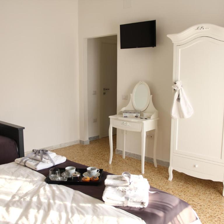 Pompei Palace B&B - Camera Tripla Luxury - 7