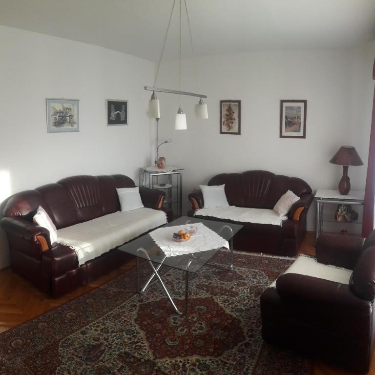 Full View - Apartment With Shared Bathroom - 26