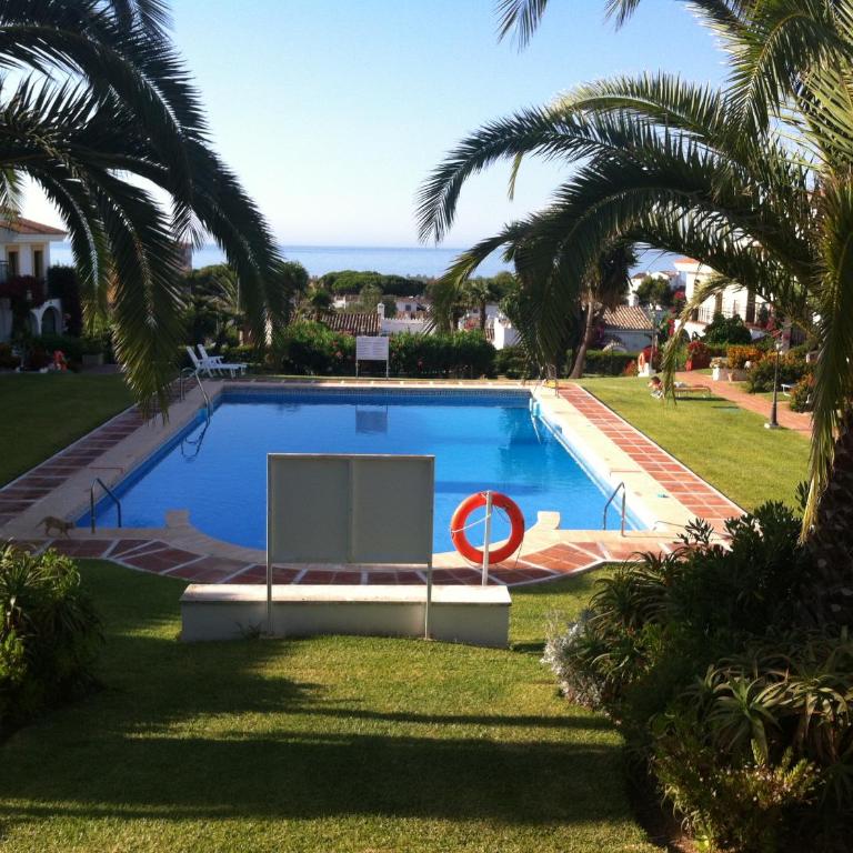 Adosado en residencial - Casa - 1