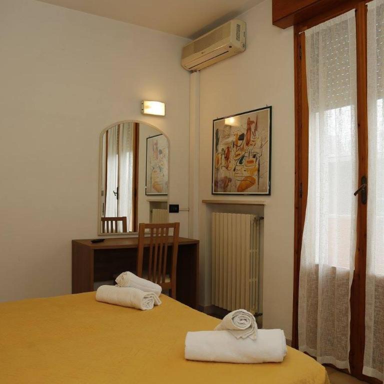Hotel Villa Dina - Camera Standard Matrimoniale/Doppia con Letti Singoli - 5