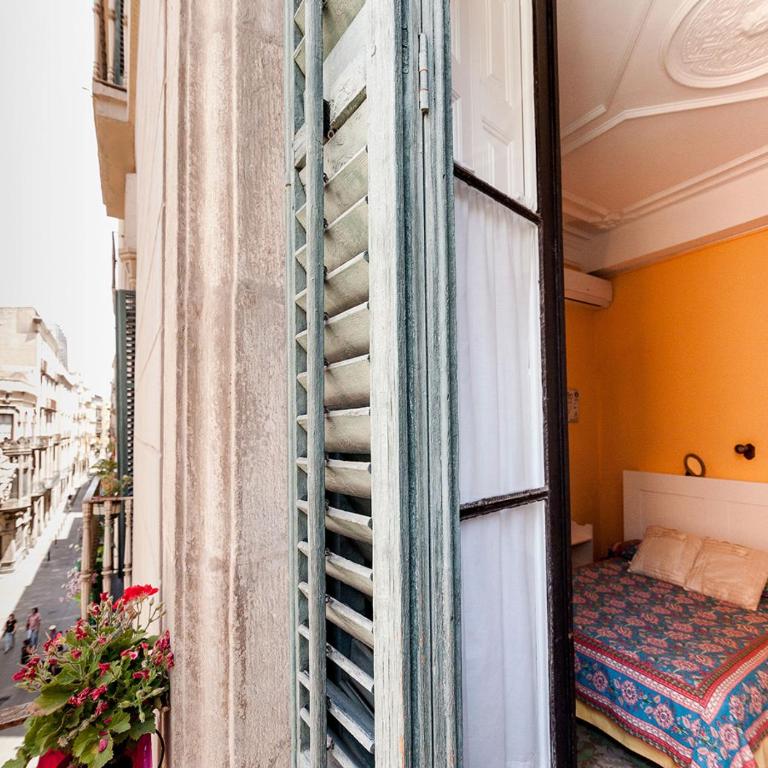 Hostal del Palau - Habitación Doble con baño privado - 1 o 2 camas - 12