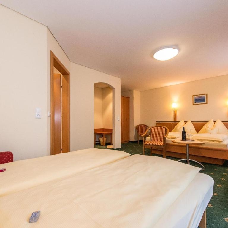 Pension Elisabeth - Familienzimmer mit Balkon - 3