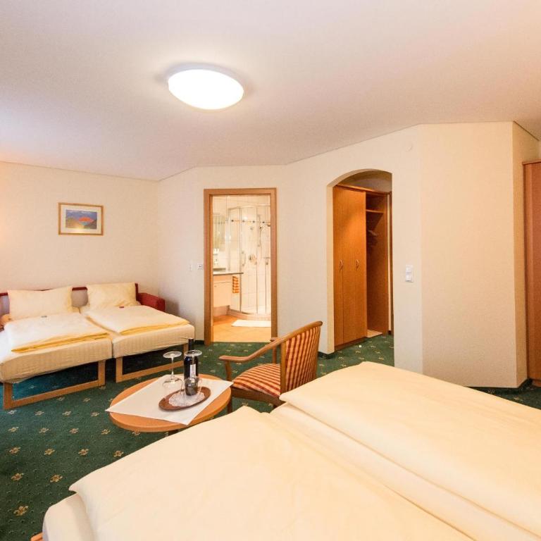 Pension Elisabeth - Familienzimmer mit Balkon - 5