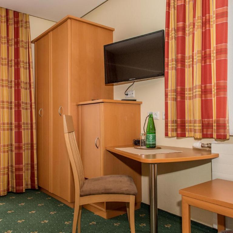 Pension Elisabeth - Einzelzimmer mit Balkon - 3