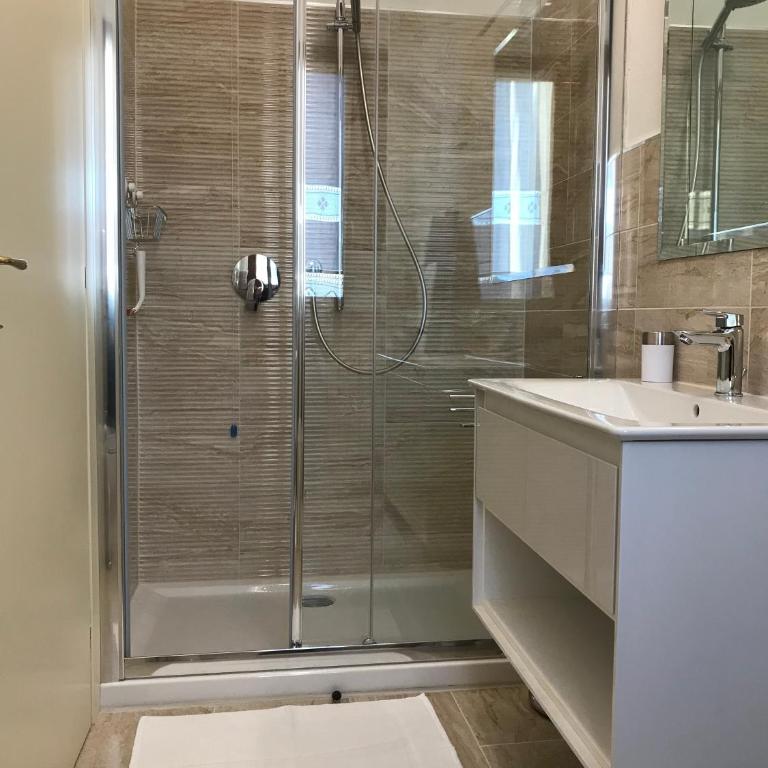 La Ghirlanda B&B - Camera Familiare con Bagno Privato - 5