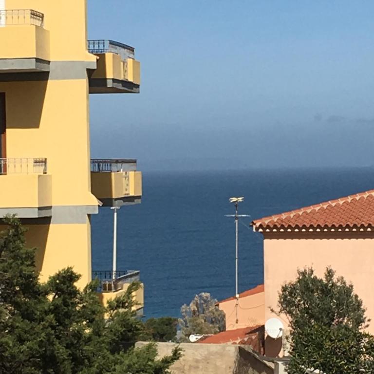 Girasole sul mare ,sea view new kitchen with dishwasher , air conditioning, garage moto, 200 m from centre, 300 m from beach ,wifi, CIN - Appartamento con 2 Camere da Letto - 1