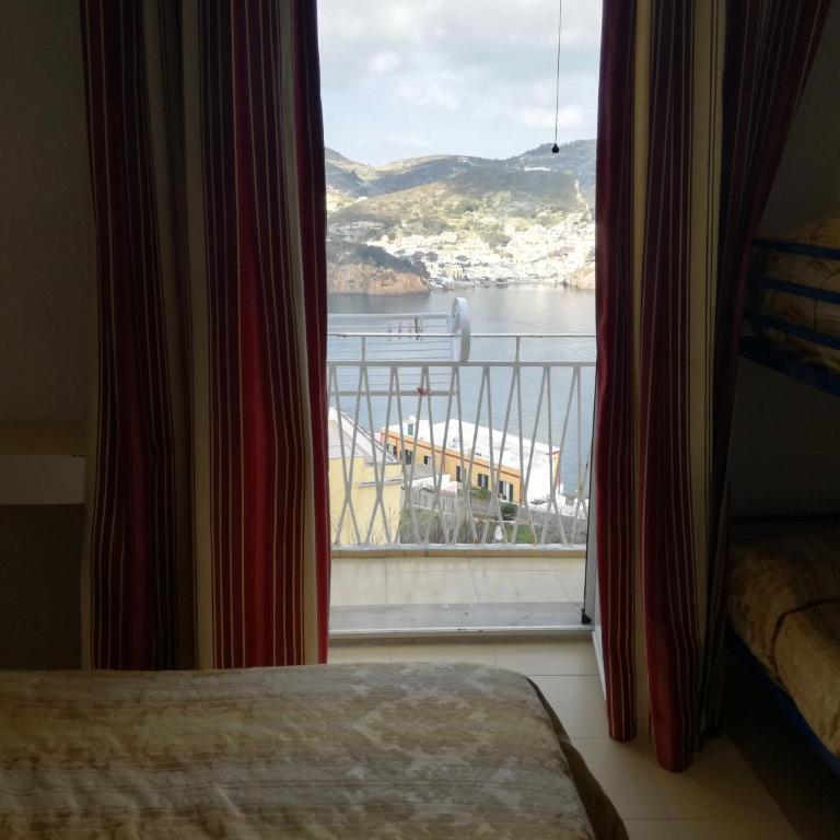 Villa Adele Ponza - Camera Quadrupla con Vista Mare - 1