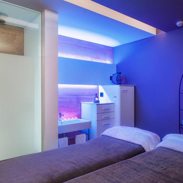 Sallés Hotel Pere IV - Deluxe Double Room with Massage and Spa Access - 4