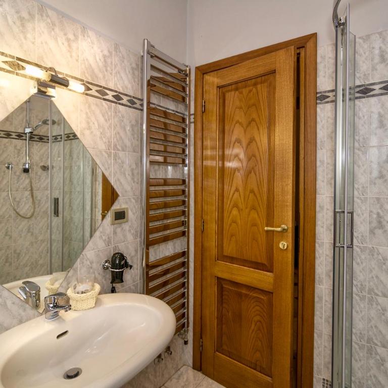 Villa Martina Classic & Luxury Room - Double or Twin Room with Private External Bathroom - 6