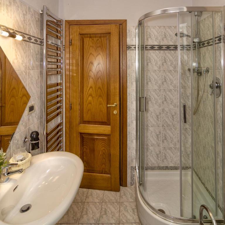 Villa Martina Classic & Luxury Room - Double or Twin Room with Private External Bathroom - 5