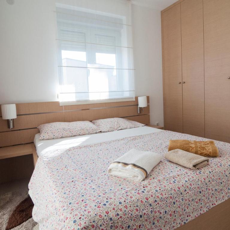 Petrovac Bay Apartments - One-Bedroom Apartment with Balcony - 2