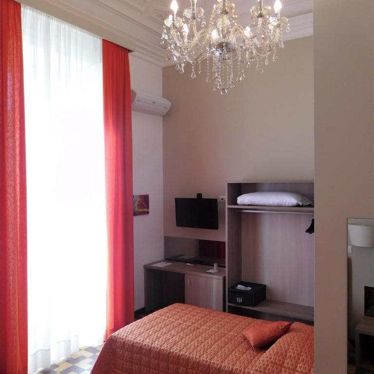 Hotel Etnea Royal Suites - Deluxe Triple Room - 10