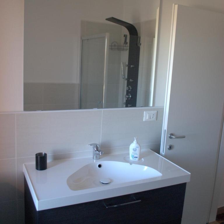 Agli Ospedali - Camera Matrimoniale con Bagno in Comune - 8