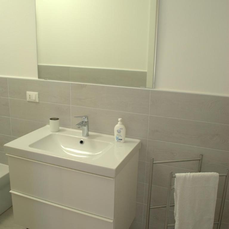 Agli Ospedali - Camera Familiare con Bagno Privato - 6