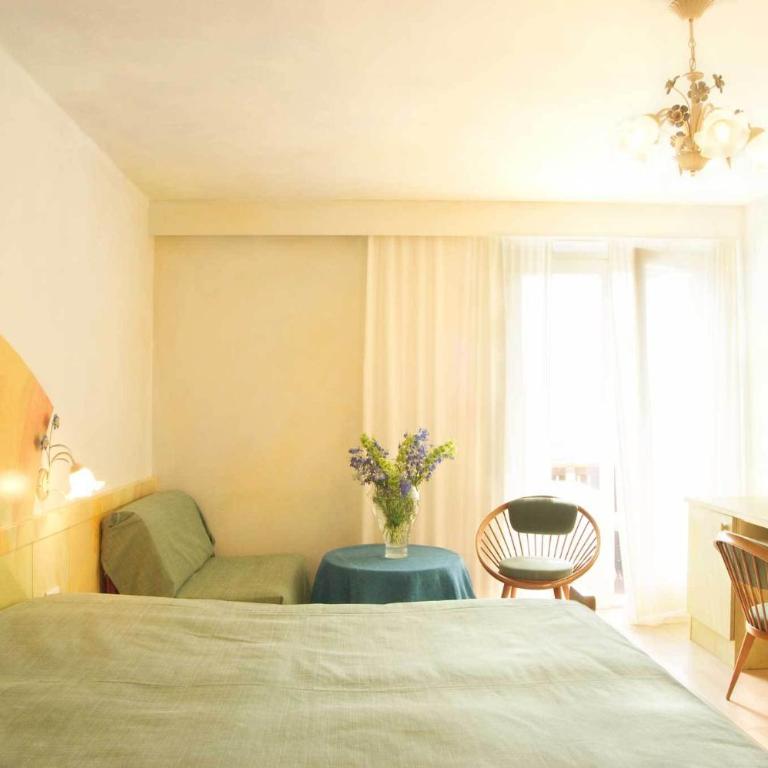 Maratscher Kunst & Kulturhotel - Doppelzimmer mit Gartenblick - 4