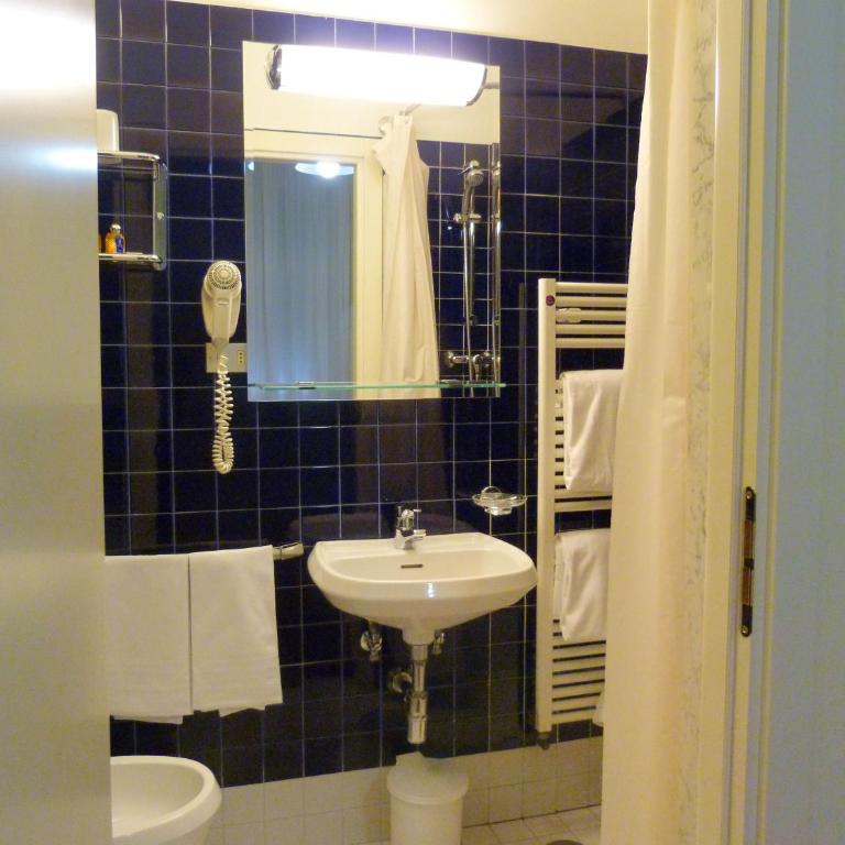 Hotel Centrale Byron - Camera Matrimoniale Economy - 1