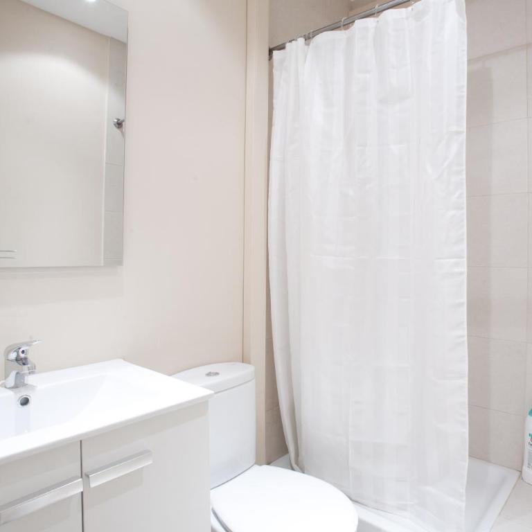 CasaNova Guest House - Triple Room with Balcony - 9