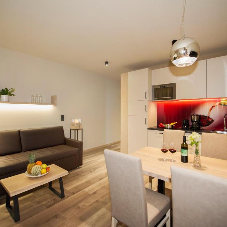 Haus Gregori Modern & Central Stay in Vineyard with Rooftop & Served Breakfast - Appartamento con 2 Camere da Letto e Giardino - 5