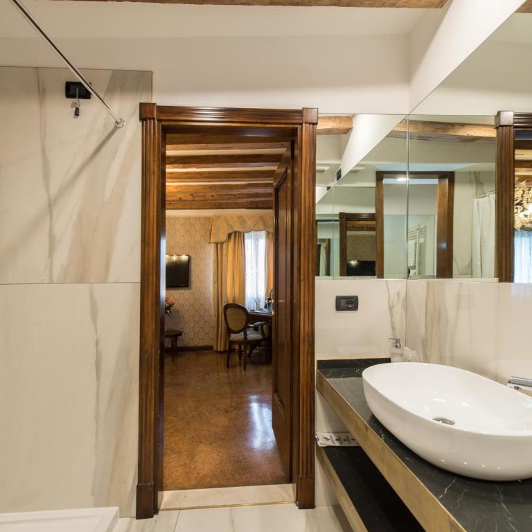 Palazzo Bembo - Exclusive Accommodation - Junior Suite con Vista Canal Grande/ Rialto Bridge - 5