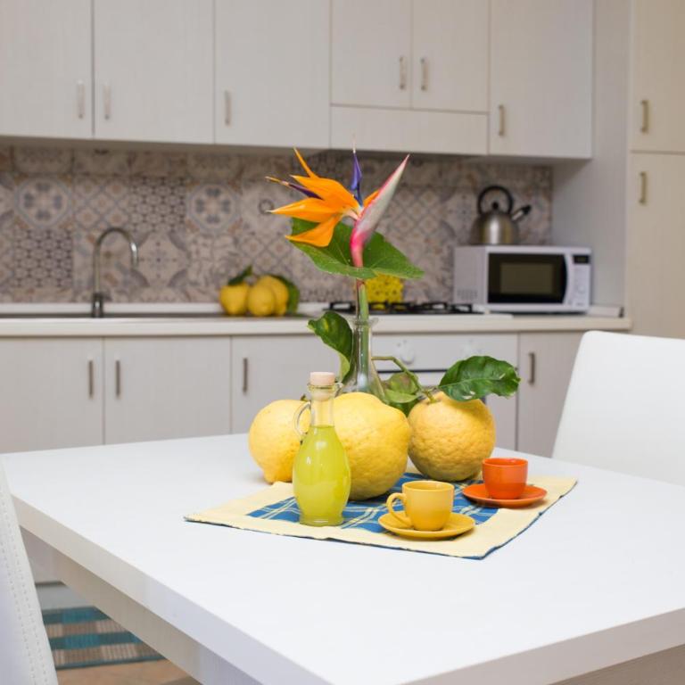 Lemon Flats Sorrento - Classic Apartment with Sea View - 7