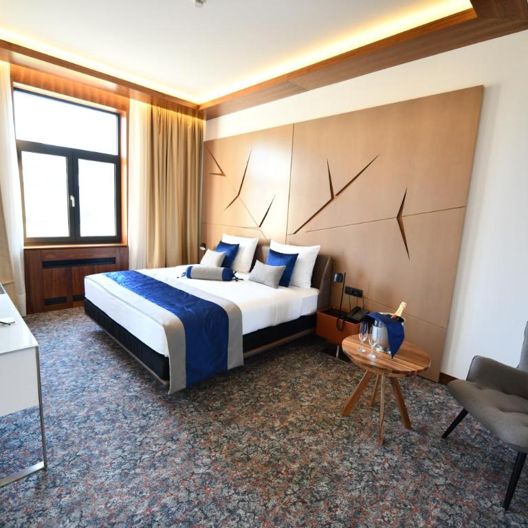 Hotel Austria & Bosna - Deluks Dvokrevetna Soba sa Bračnim Krevetom - 6