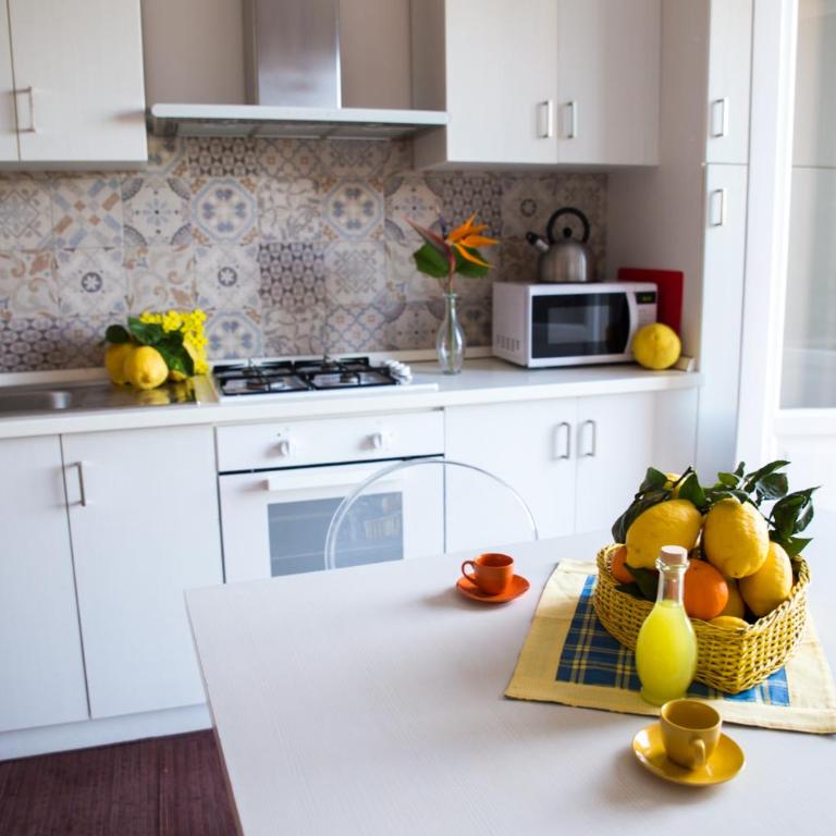 Lemon Flats Sorrento - Deluxe Apartment with Sea View - 6