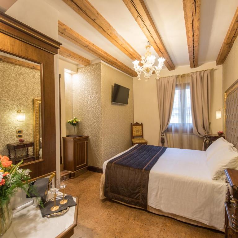 Palazzo Bembo - Exclusive Accommodation - Camera Matrimoniale Classic - 1