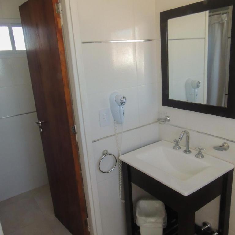 Hotel Brisas del Mar - Triple Room - 11