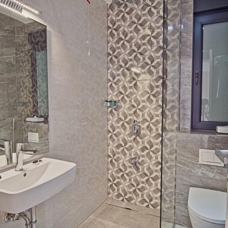 New Hotel - Standard Family Room (2 Adults + 3 Children) - 1