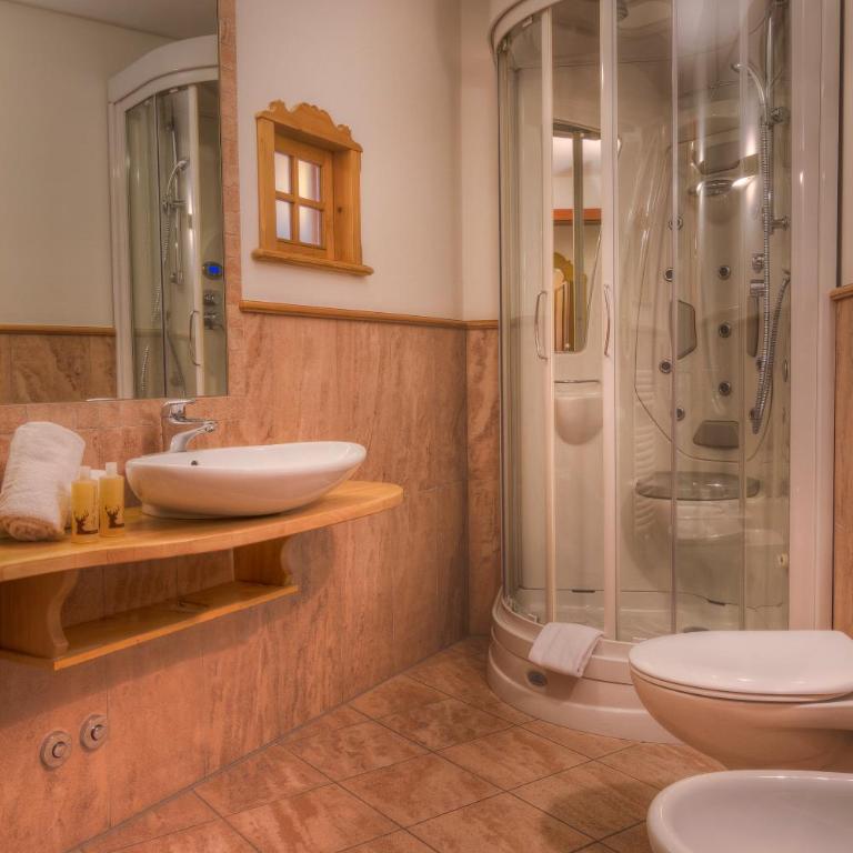 Hotel Madonnina Resort And Wellness - Camera Familiare con Balcone - 4
