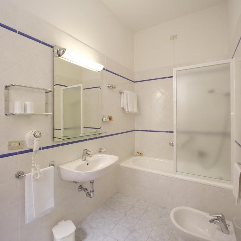 Hotel Centrale Byron - Camera Matrimoniale Standard - 1
