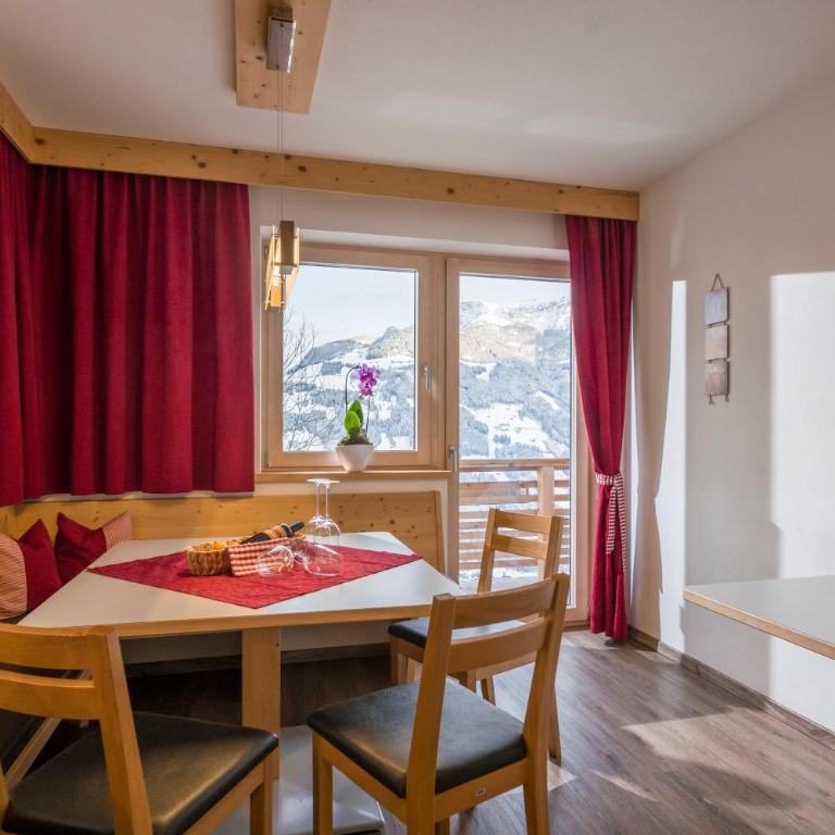Alpenchalet Zillertal - Apartment mit 3 Schlafzimmern und Balkon - 11