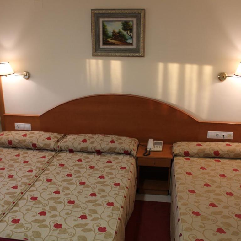 Hotel Cabo Festiñanza - Habitación Triple - 2