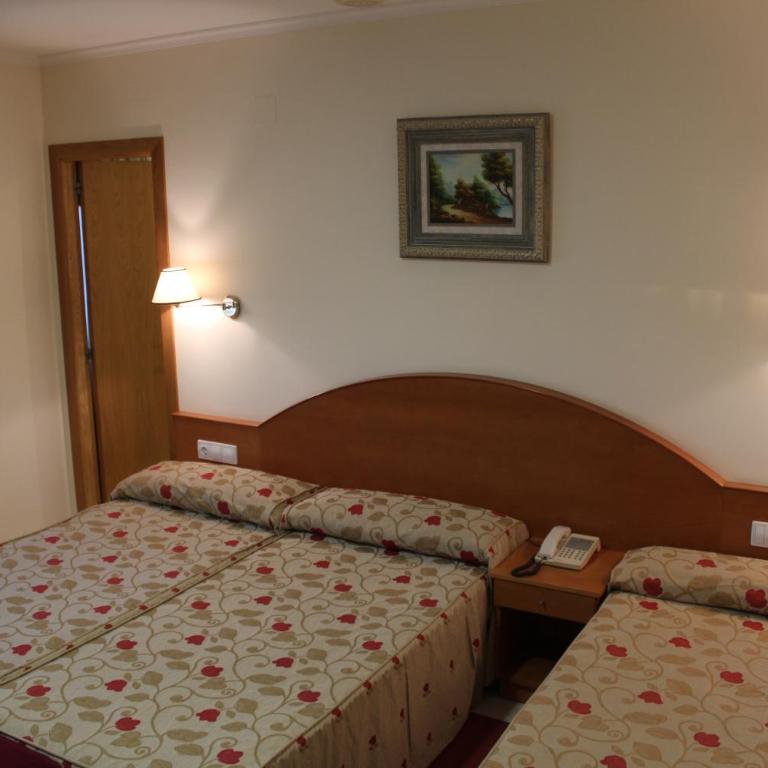 Hotel Cabo Festiñanza - Habitación Doble con cama supletoria - 4