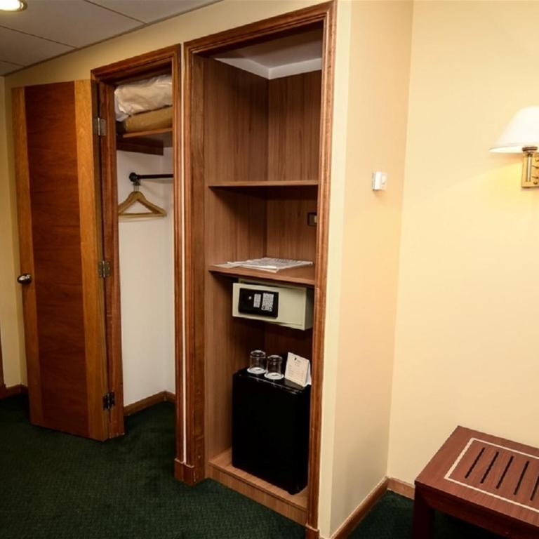 Hotel Diego de Almagro Puerto Montt - Habitación con cama extragrande. - 12