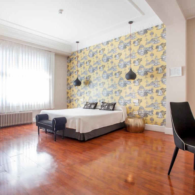 Hi Valencia Boutique - Superior Queen Room with Private Bathroom - 10