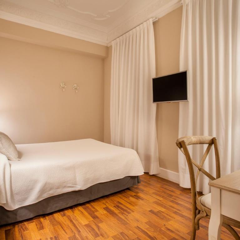 Hi Valencia Boutique - Standard Queen Room With Private bathroom - 17