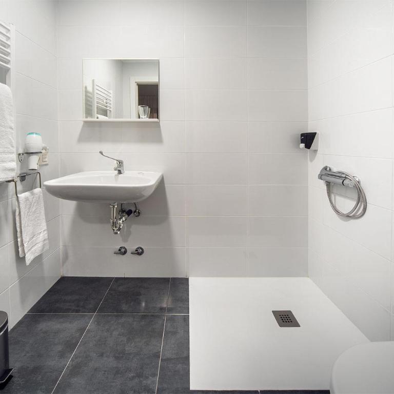 Casual Serantes Bilbao - Habitación Doble con baño privado - 11