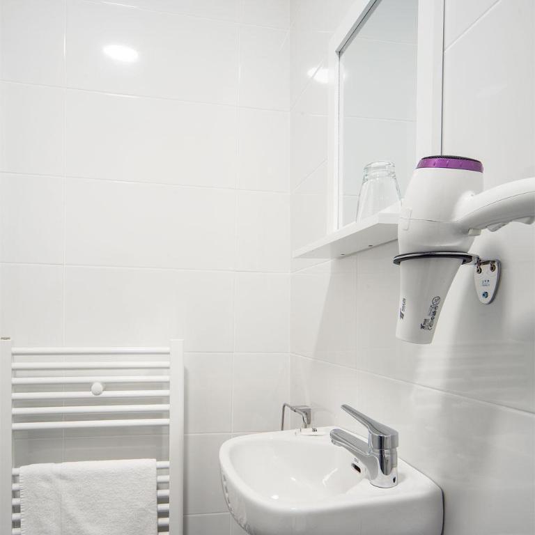 Casual Serantes Bilbao - Habitación Individual con baño privado externo - 2