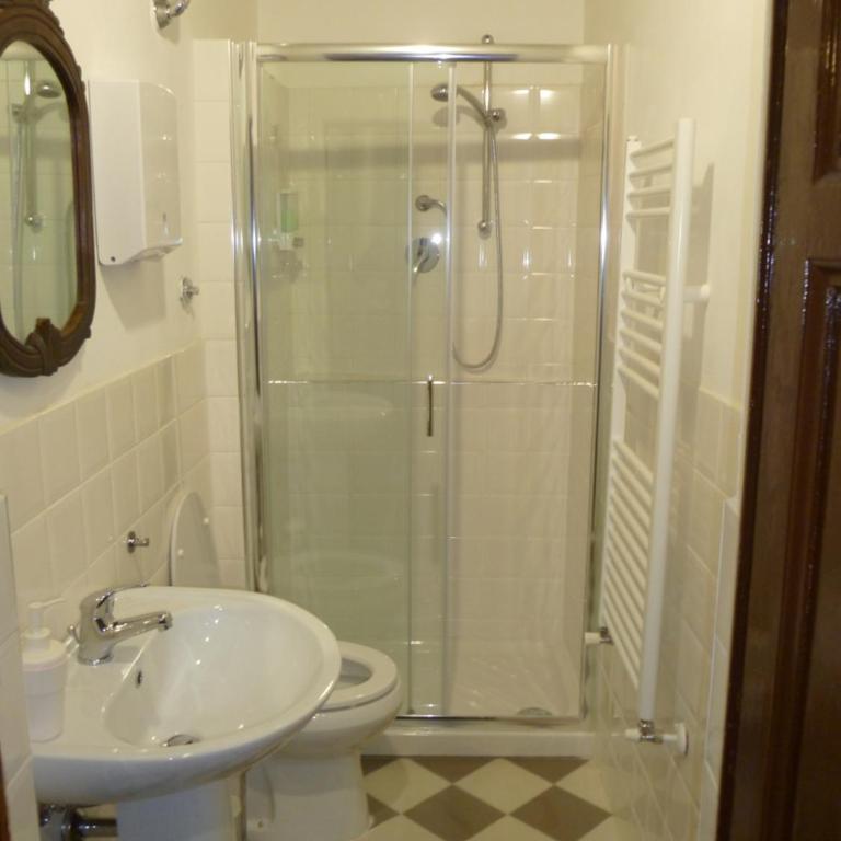 Time Out - Camera Singola con Bagno in Comune - 20