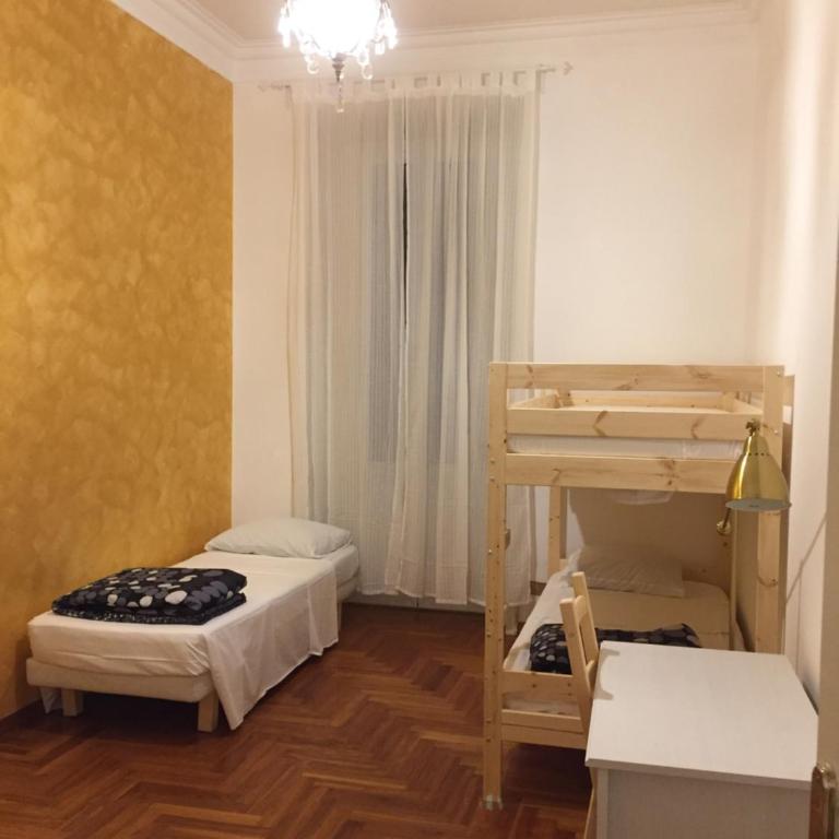 Varese Guest House - Posto Letto in Dormitorio Misto con 4 Letti - 6