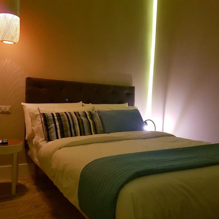 B&B NAPOLI AMORE MIO - Camera Matrimoniale con Bagno Privato e Balcone - 9