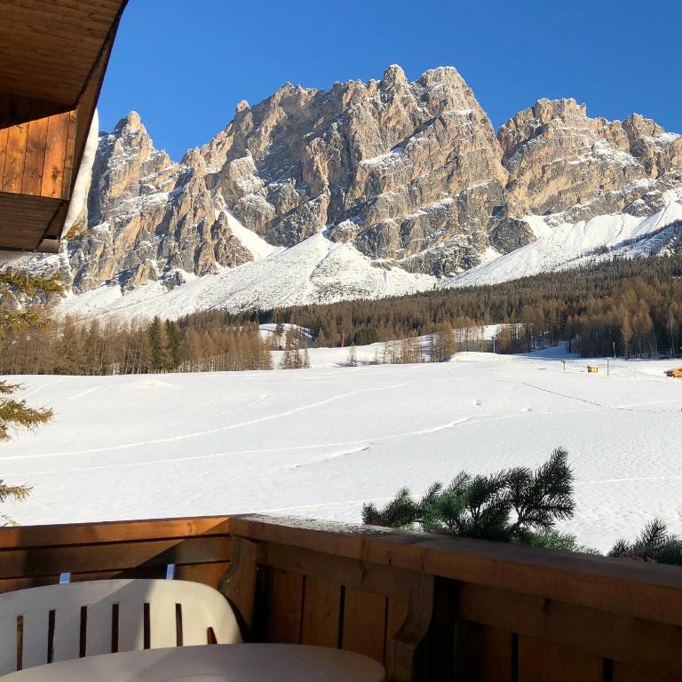 Boutique Hotel Villa Blu Cortina D'Ampezzo - Camera Matrimoniale con Balcone e Vista Montagna - 4