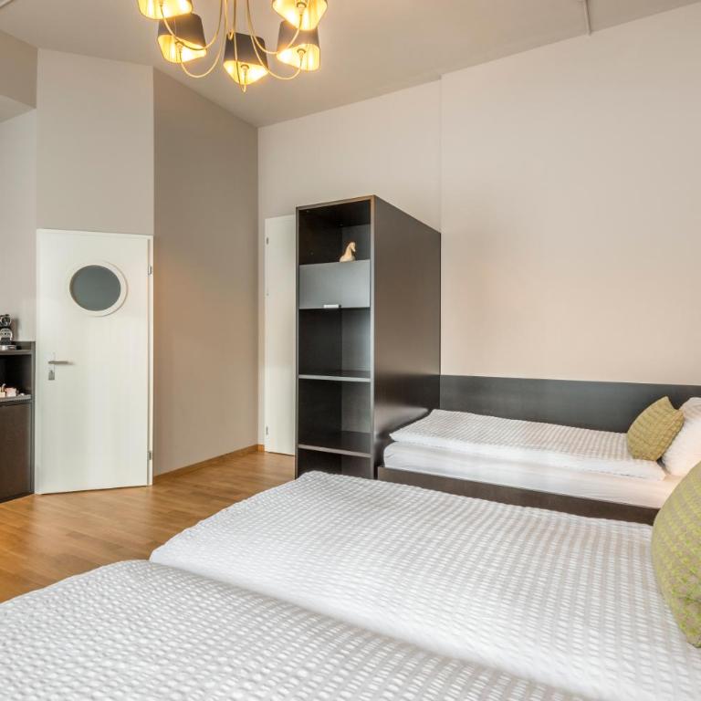 Boutique Hotel KARL - Superior Dreibettzimmer mit Fluss- und Bergblick - 5