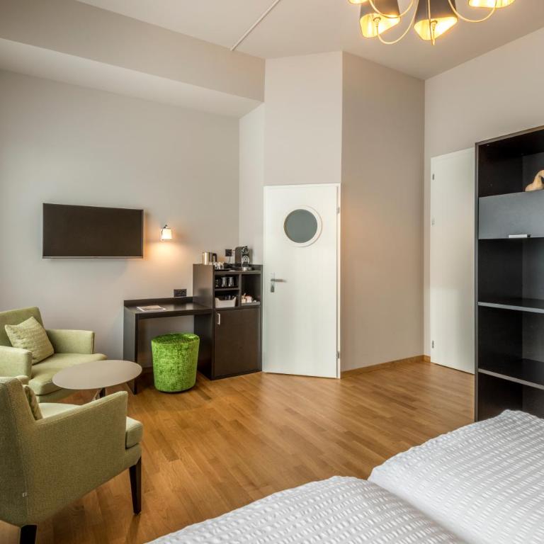 Boutique Hotel KARL - Superior Dreibettzimmer mit Fluss- und Bergblick - 4
