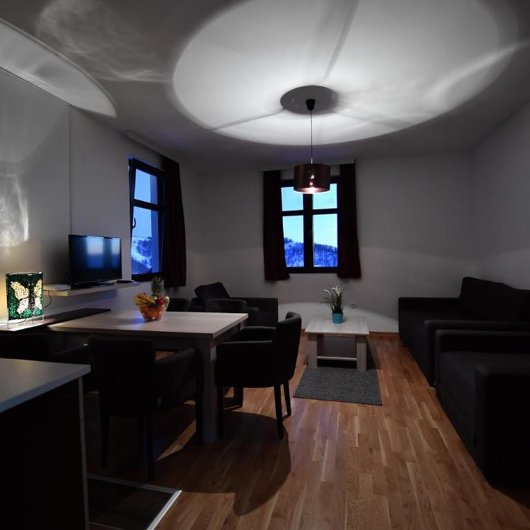 Dvori Apartments 8C - One-Bedroom Apartment - 1